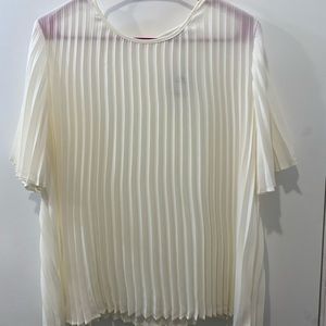 Pleated express top
